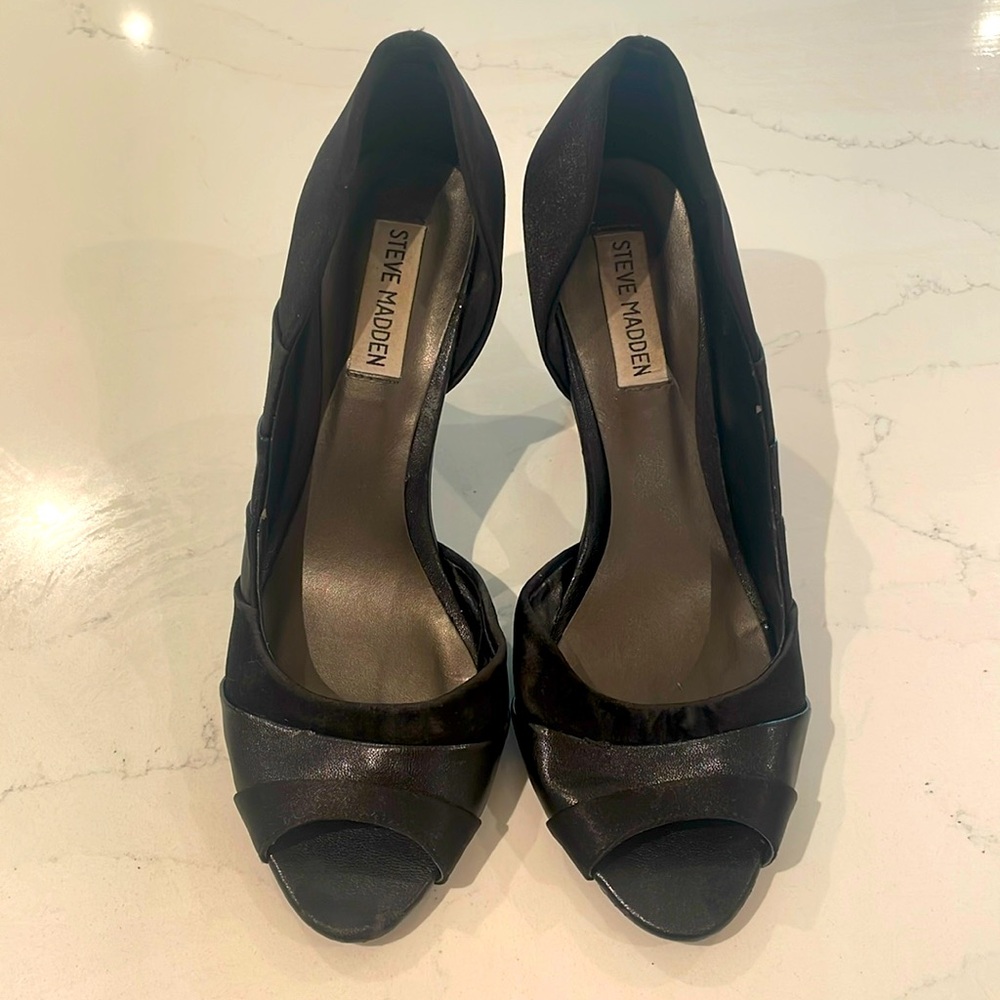 Black Steve Madden peep-toe heals